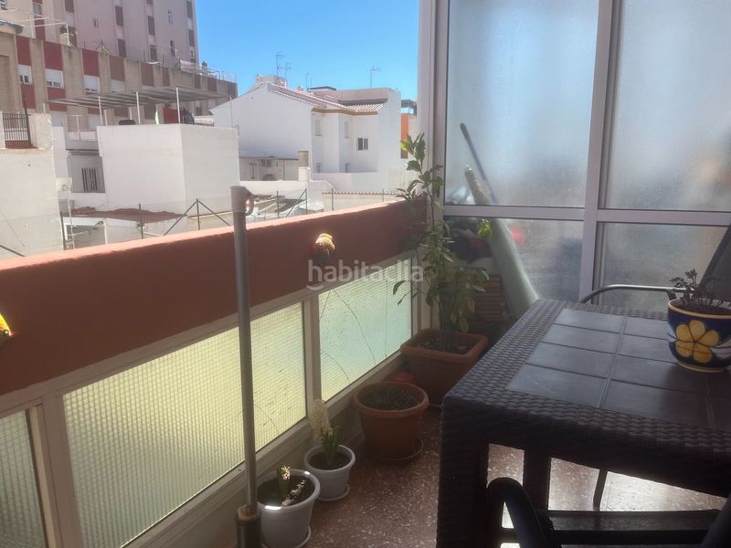 Foto c24a6c63-c9e7-4637-bb84-523a1a553b55. Pis amb calefacció piscina a Paseo Marítimo de Levante Torre del Mar