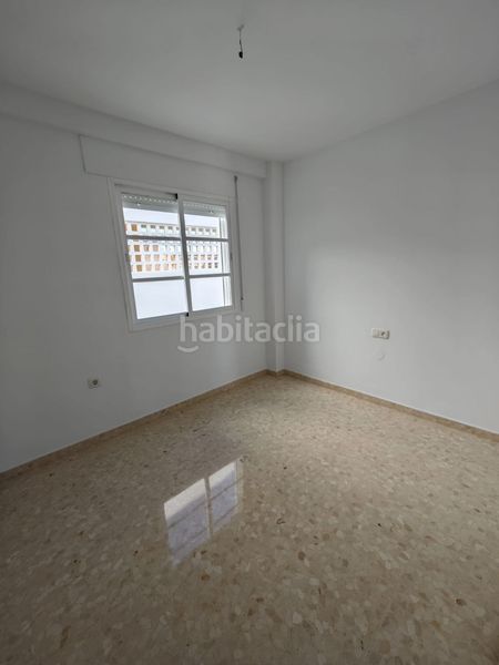 Foto e6c0a59f-33f5-4f47-97ec-50775ddf6f38. Dúplex a Poniente-Faro Torre del Mar
