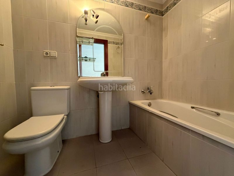 Foto fb0c1866-bd75-48f4-81f5-d84a44e8a81f. Pis a Poniente-Faro Torre del Mar