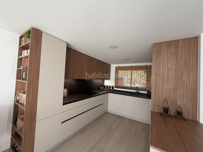 Foto b883d7da-a218-4938-a542-9301388f8d0f. Casa adossada amb piscina a Benajarafe