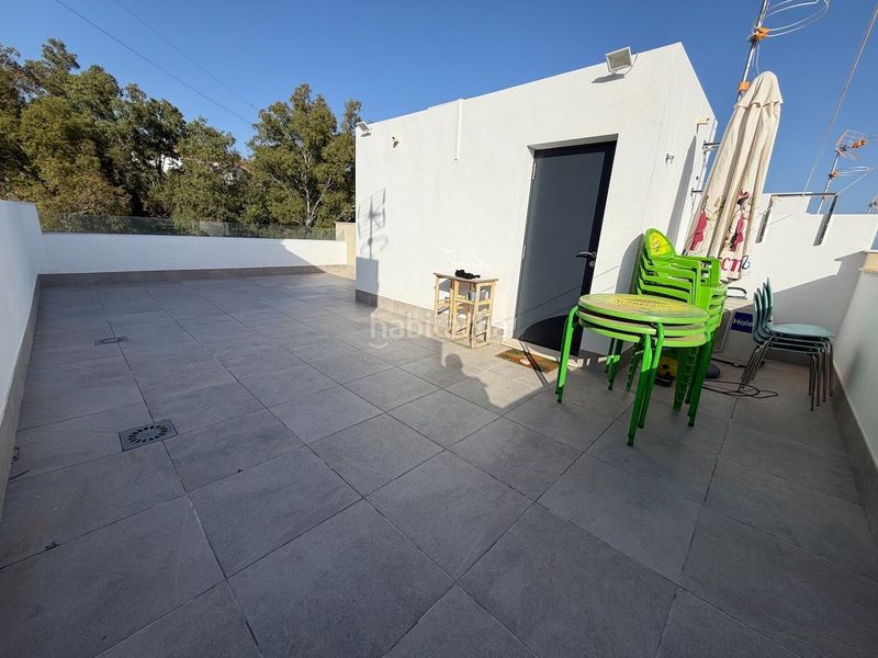 Foto df340d07-a26f-41a9-926c-6015224742de. Casa adossada amb piscina a Benajarafe