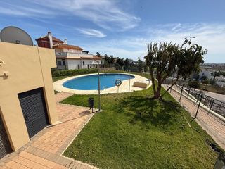 Attico in Caleta de Velez. Fantástico semiático en residencial privado
