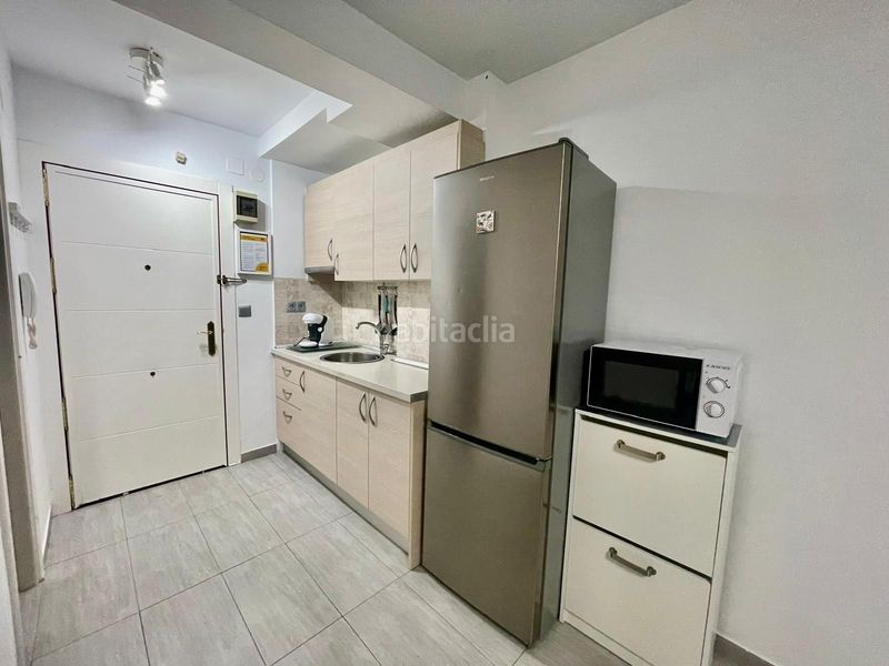 Foto 08285dda-e368-4c57-b6bd-a27c594695c8. Estudi amb piscina a Centro Torre del Mar
