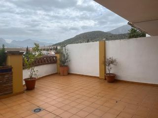 Appartement à Alcaucín. Piso en residencial privado