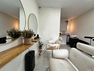 Alquiler Local Comercial en Alfredo krauss. Abre tu peluquería mañana mismo! local listo para empezar a fact