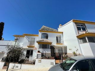 Rent Semi detached house in Urbanización caleta del mediterráneo 2. Casa en alquiler de larga temporada