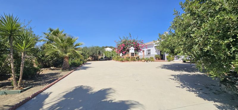 Foto 346d5745-42bc-41a2-9290-226669225229. Casale in diseminado almayate alto 466 in Almayate Bajo
