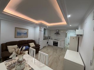 Appartement à Avenida de andalucía 119. Piso totalmente reformado y amueblado cerca de la playa