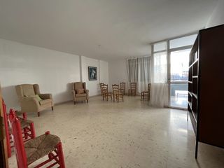 Piso  Calle virgen del rocio 6. Piso amplio céntrico
