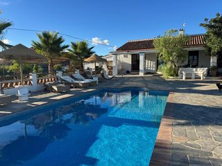 Country house in Diseminado almayate bajo 24. Fantástica villa con vistas al mar