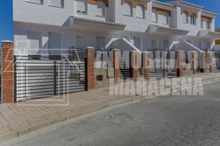 Casa adossada a Láchar