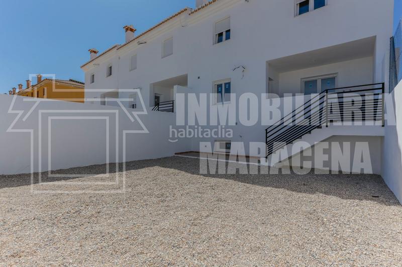Foto 194e53df-efc5-4705-ae8c-77a929b9ad9a. Maison jumelée avec parking dans Láchar