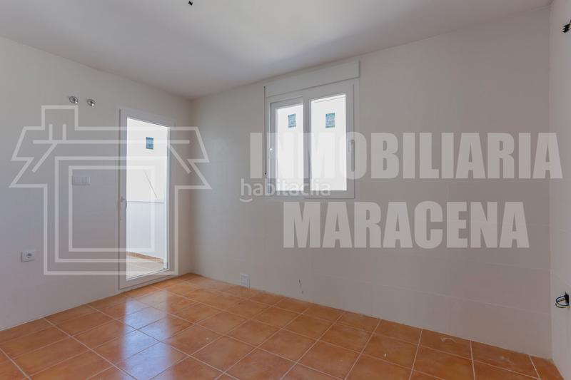 Foto b390a6f6-cb3f-4385-b7df-76be572fd4f5. Maison jumelée avec parking dans Láchar