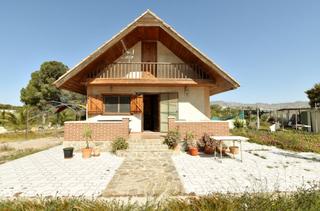 Terreny residencial a Los morales \"la fuensanta\". Finca rústica con casa de madera en el paraje de los morales la