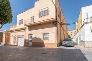 Casa  Entena. Gran oportunidad de inversin en almera!