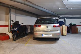 Parking coche en Calle sicardo 2. Plaza de garaje en calle sicardó