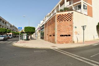 Local Comercial a Calle profesor tierno galván. Local comercial en basto en huércal de almería