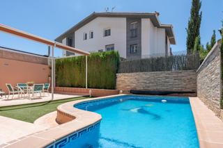 Casa en Calle manuel cano tamayo 14. Casa familiar en una zona tranquila y cerca de todo, bienvenidos
