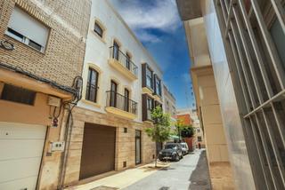 Appartement à Calle pintor martínez de la vega 9. Exclusiva vivienda de 2022 con garaje doble y terraza privada en