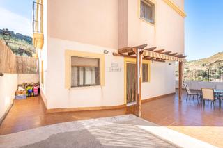 Casa adossada en Calle villa del rio 3. Duplex en paterna del rio con piscina