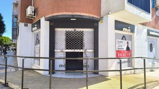 Lloguer Local Comercial a Carrera perú 40. Local premium en esquina  191 m2 en carrera del perú  almería