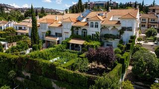 Chalet  Calle adinamar 18. Chalet de lujo con piscina y arquitectura multinivel en lancha d