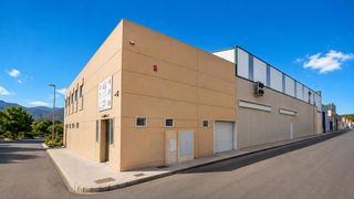 Nau industrial a Benahadux. Nave industrial de gran altura con área logística, cámara y dobl