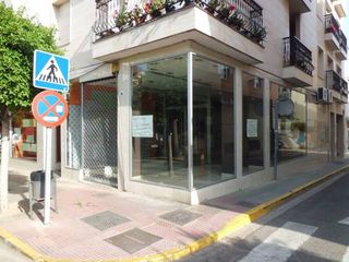 Lloguer Local Comercial a Ejido centro. Local comercial de nueva construcción en alquiler