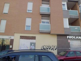 Business premise in Plaza de la Luz. Local comercial de nueva construcción en venta