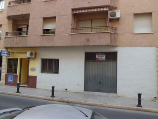 Miete Geschäftsraum in Pabellón - Estación - El Corte Inglés. Local comercial de nueva construcción en alquiler