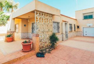 Xalet a Santo Domingo. Chalet y local comercial en venta
