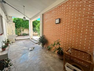 Maison à Berja. Casa en venta en berja con garaje para 2 coches, patio y gran so