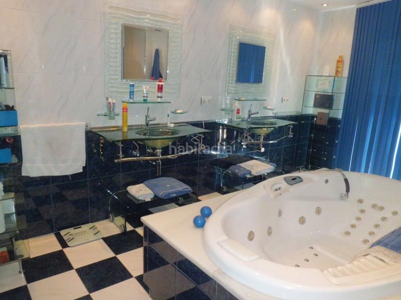 Foto 4ce013b2-ff16-4d3b-a70f-de289eff621a. Chalet con parcheggio in Almerimar Ejido (El)