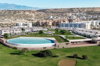 Casa adossada a Almerimar. Viviendas de 3 y 4 dormitorios en el residencial las encinas