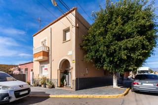 Dúplex a San Agustín. Dúplex con negocio y parcela a la venta en san agustin