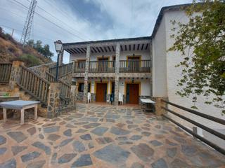Masia a Nevada. Finca con cortijo, invernadero y bodega ecológica en laroles