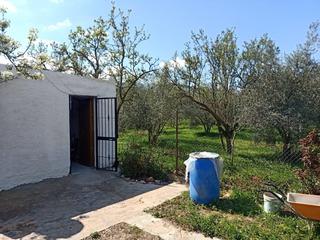 Propriété à Fondón. Terreno rural en fondon de 2500 metros con cortijo