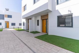 Casa a Almerimar. Próxima construcción de viviendas de 3 y 4 dormitorios  con pisc