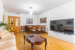 Piso en Ejido centro. Amplio piso de 3 dormitorios en el centro de el ejido