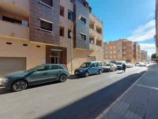 Local commercial à Plaza de la Luz. Local en basto en venta en ejido este