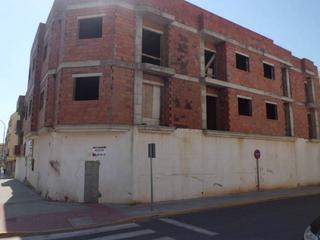 Pis a Santa María del Águila. Obra parada a la venta para terminar.