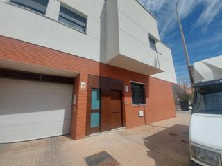 Casa a Plaza de la Luz. Casa en venta en el ejido con garaje