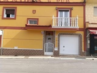 Casa a Ejido Sur. Casa con local acondicionado como pub en venta en la loma de la