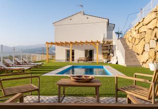Xalet a Viñuela. Chalets de obra nueva residencial la alzambra de la viñuela