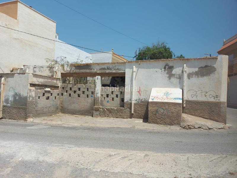 Foto 8f78f806-5221-43d8-ba1a-09f0fe6b34e1. Casa suelo con casa en ruina en Balanegra