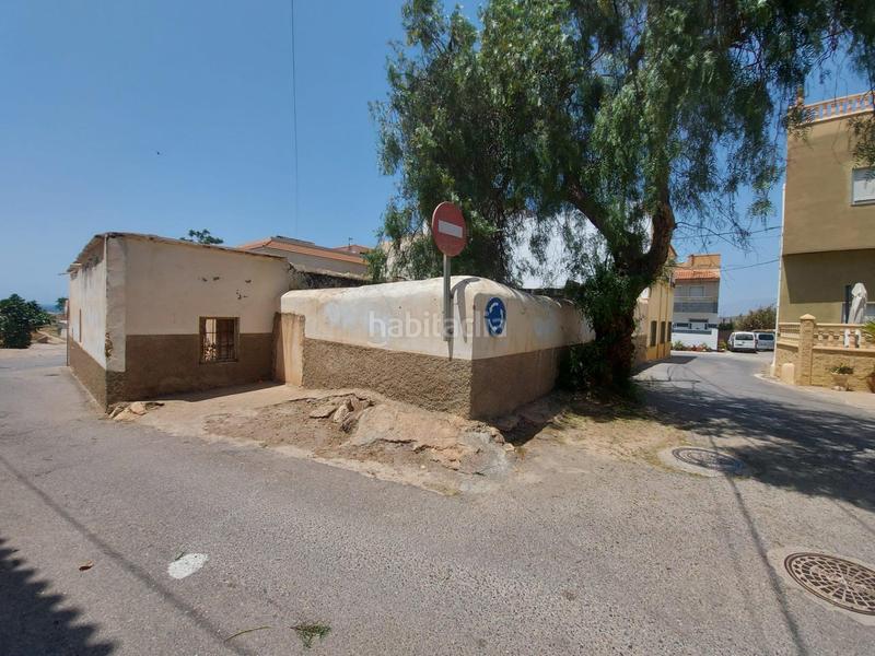 Foto f2561d76-7981-456b-92dd-fde0864e1cff. Casa suelo con casa en ruina en Balanegra