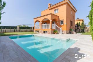 Chalet  Calle charran (a). Chalet independiente reformado con piscina salina en almerimar