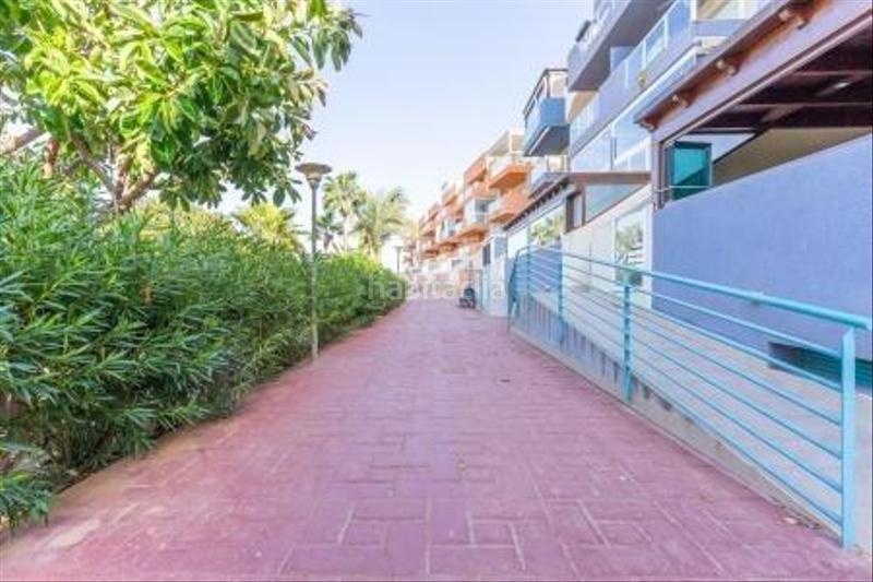 Foto cf0a4034-be58-452a-b37f-2dabce114225. Piso en Almerimar Ejido (El)