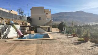 Masia a Cortes-Huertas. Casa con parcela de 1000 mts y piscina en berja