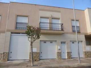 Maison à Las Norias. Vivienda sobre almacén en venta en las norias de daza. subasta.